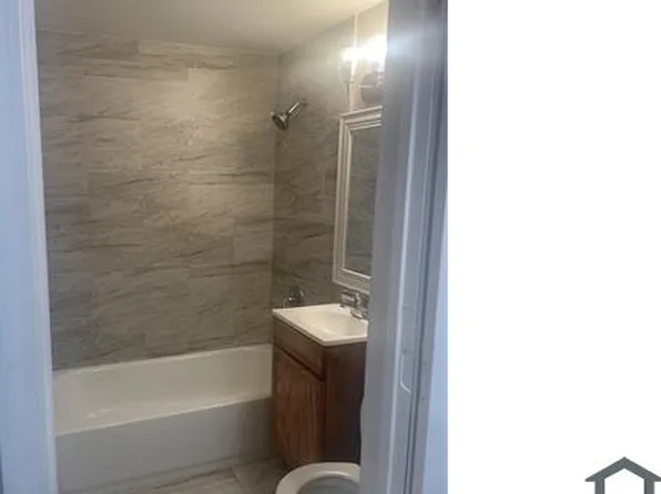 831 S McAlister Ave, Waukegan, IL 60085