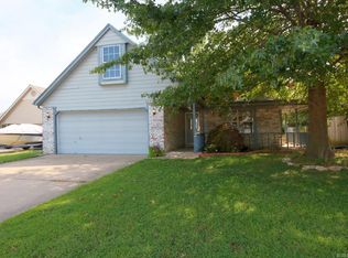 1706 S Cherokee Pl, Claremore, OK 74019