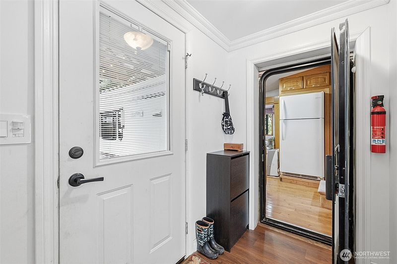 5th image of 1028 Maple Lane