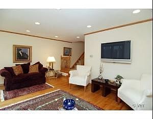 3rd image of 1330 N La Salle St #107
