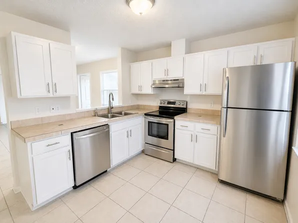 3141 Huron Ave APT B, Oldsmar, FL 34677