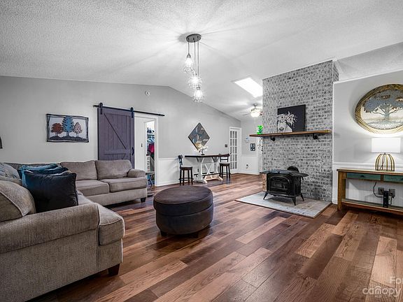 3rd image of 3769 Pitts Farm Dr