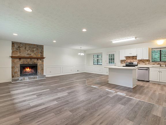5th image of 3800 Menloe Way