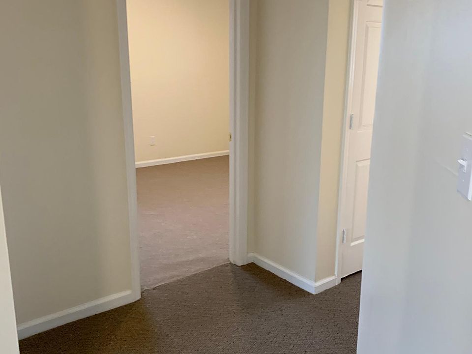1st image of 306 Fleetwood Dr APT 1