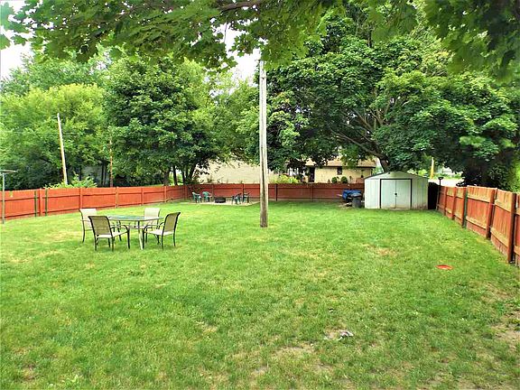 5th image of 301 Garden St