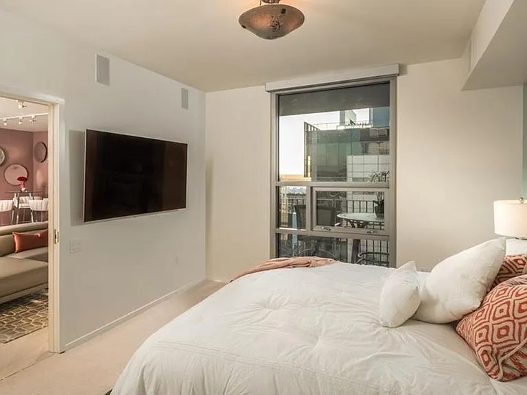 321 10th Ave #1 — Photo 9