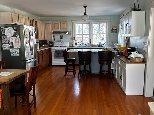 (undisclosed Address), Brunswick, ME 04011
