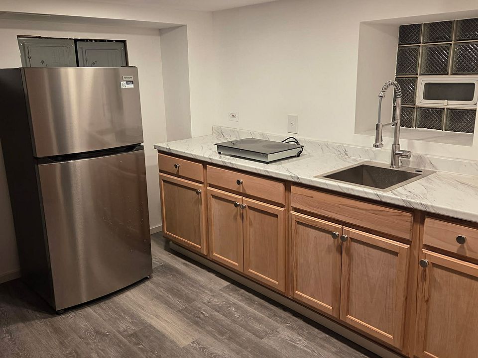 1st image of 1720 N Artesian Ave #1B