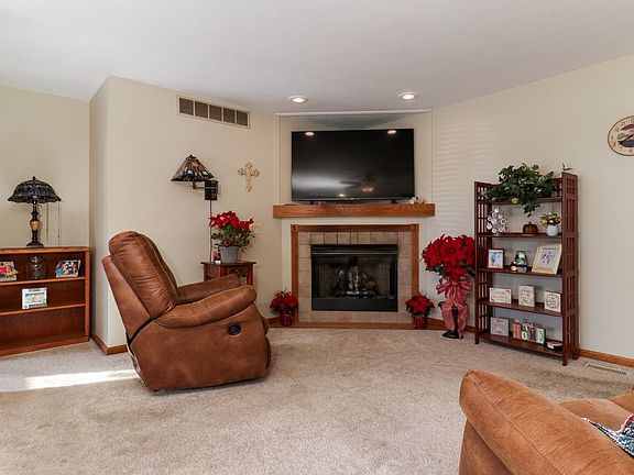 4th image of 1101 Wakefield Dr