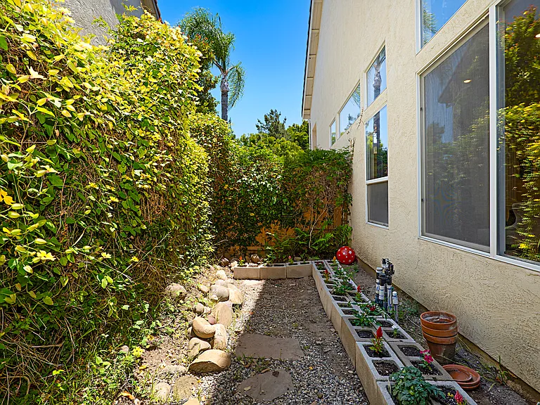11526 Meadow Grass Ln — Photo 32