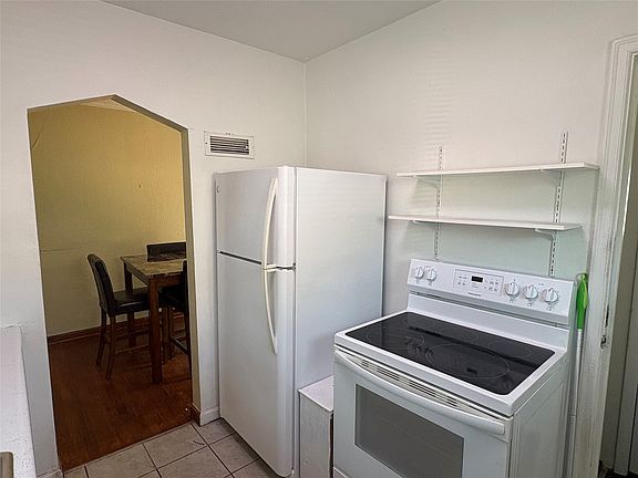 5th image of 4140 Cornell St