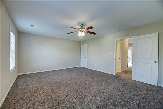 805 Concord Crossing Ln — Photo 32