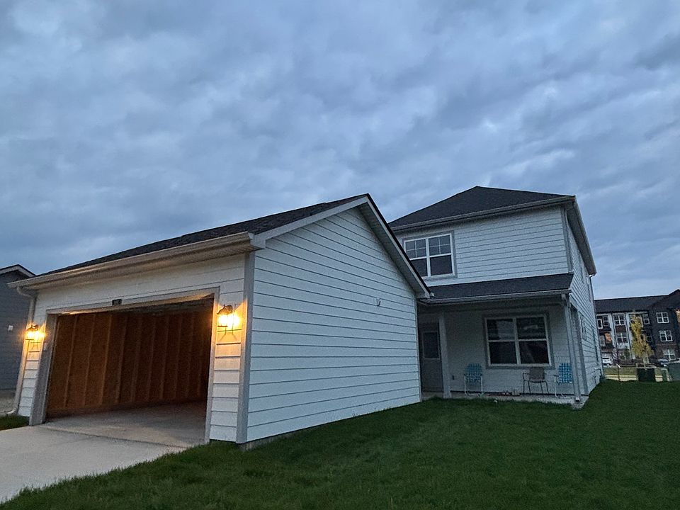 2nd image of 1841 Real St