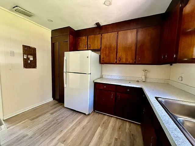 420 N Fairview Ave — Photo 3