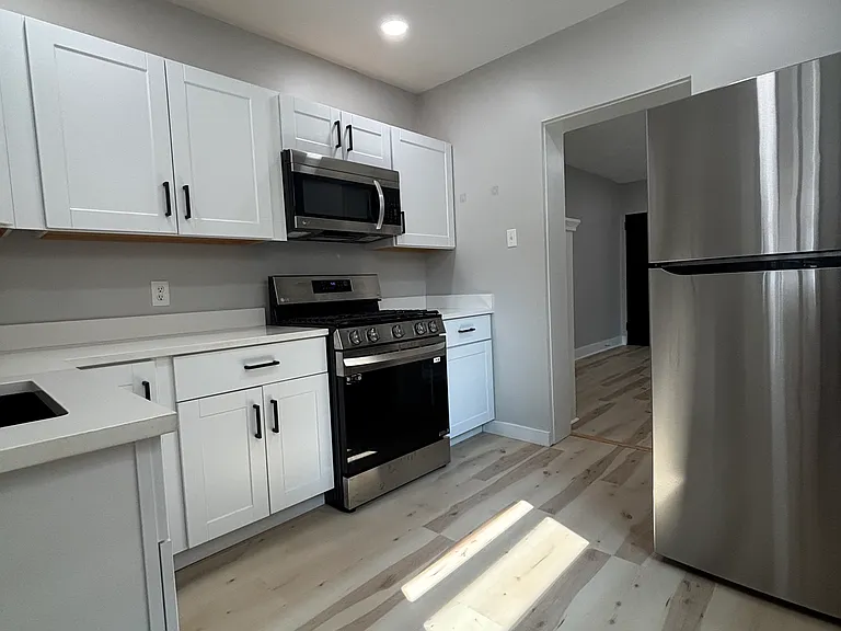7227 Whipple St — Photo 16
