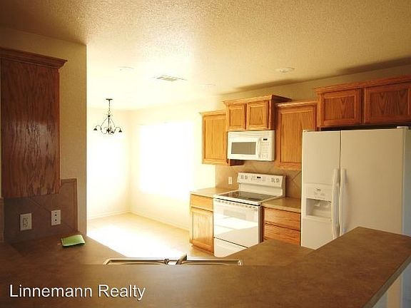 4th image of 708 Leo Ln