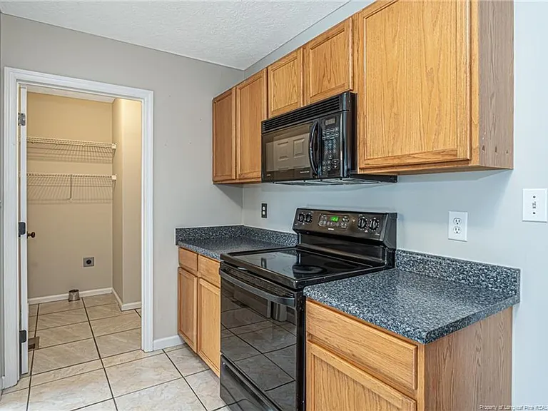402 Roundtree Dr — Photo 12