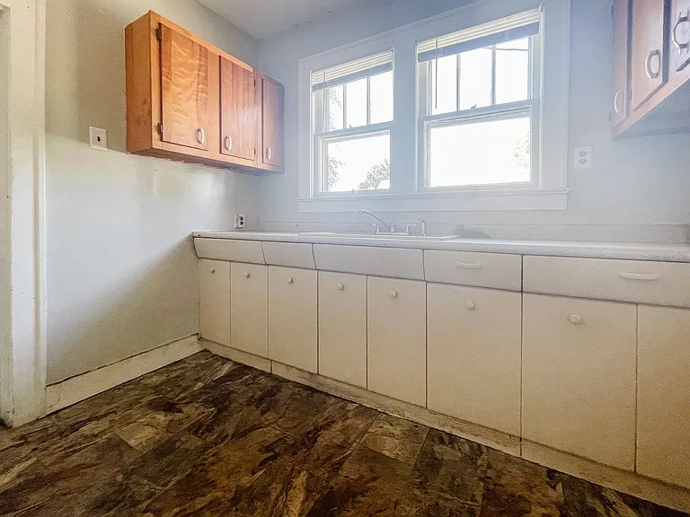 1220 W 1st St — Photo 15