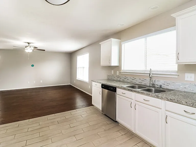 3424 Cayman Dr — Photo 9