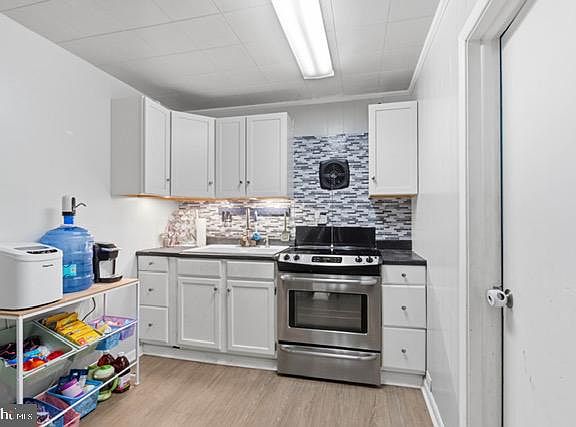 5th image of 802 Vine St E