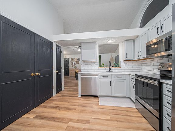5th image of 7557 Hazeltine Ct