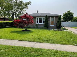 88 Emerson Dr, Amherst, NY 14226