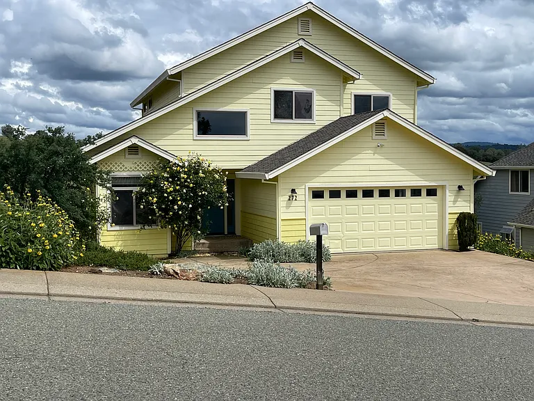 272 California Dr — Photo 1