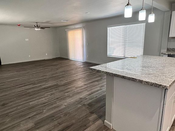 4th image of 816 E 11TH Street