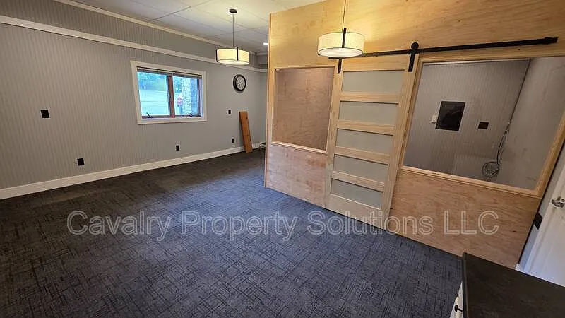 Primary Photo - 3947 E Calvary Rd #3