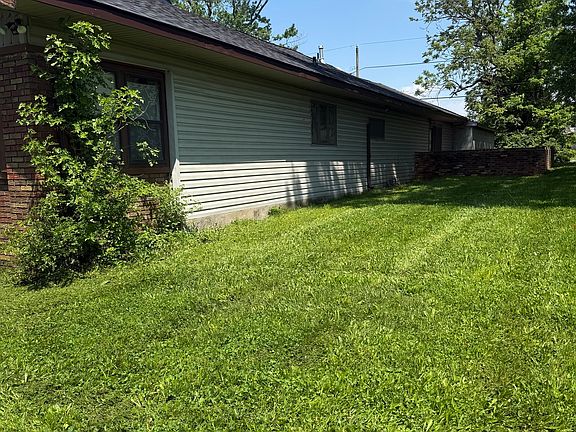 3rd image of 1354 W Roache St