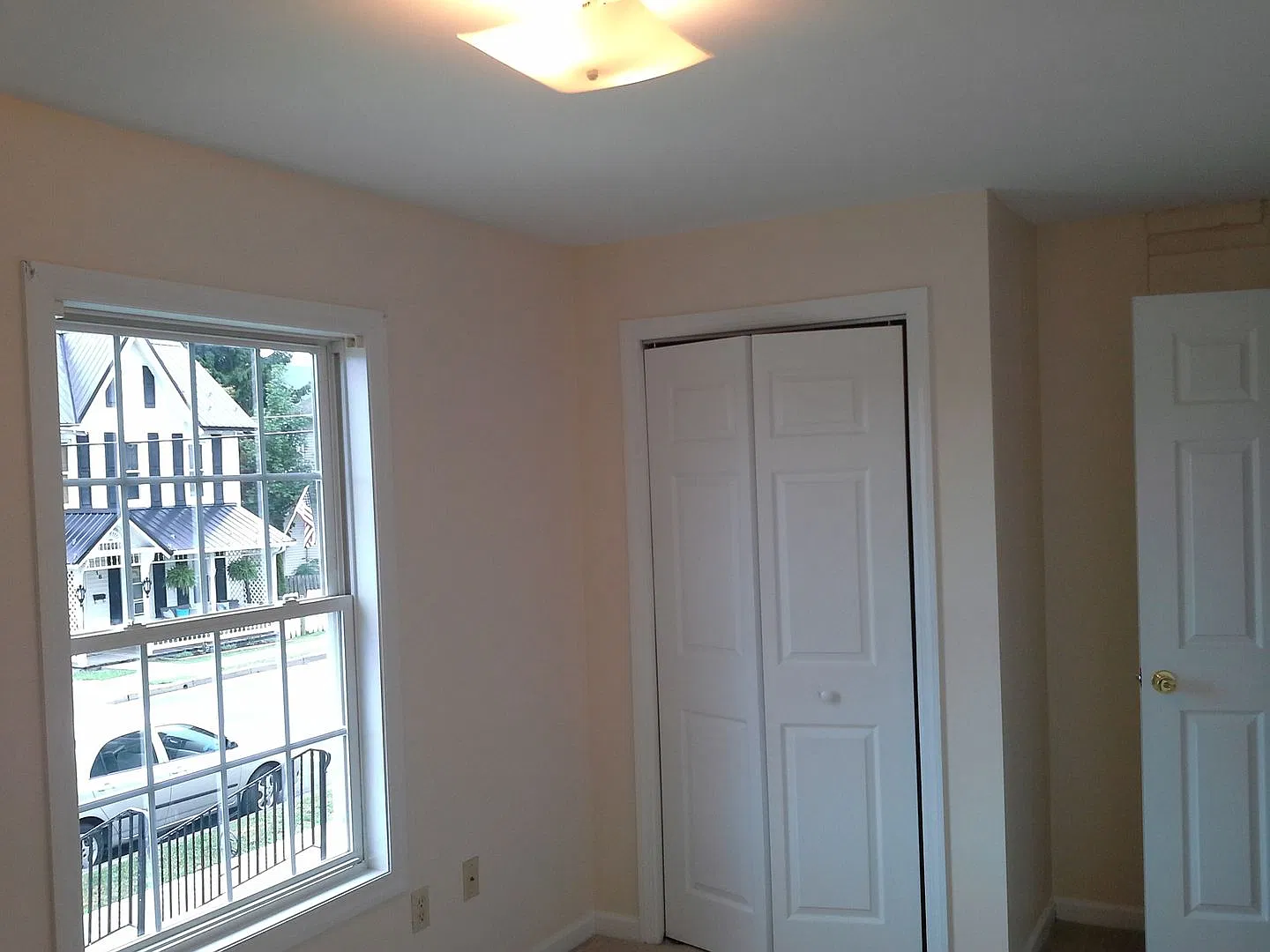 115 S. Fairview St. — Photo 3