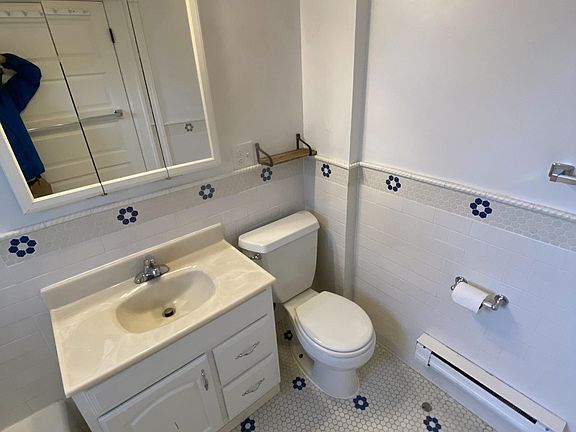 5th image of 423 12th Ave E APT 1