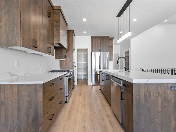 5th image of 710 E Mountain Rd N