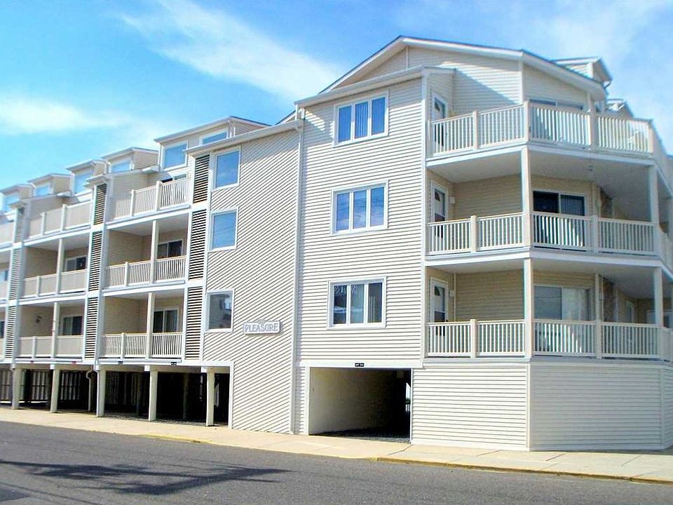 1st image of 4400 Pleasure Ave APT 305
