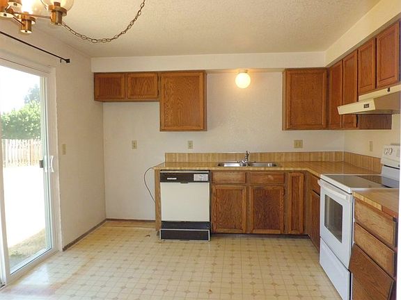 3rd image of 1231 Deerbrush Dr SE