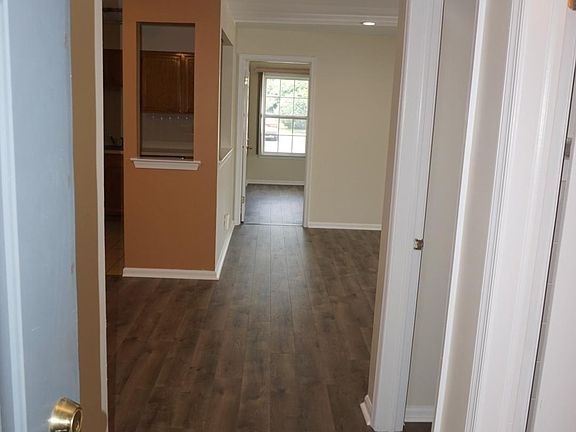 4th image of 317 Waterford Dr