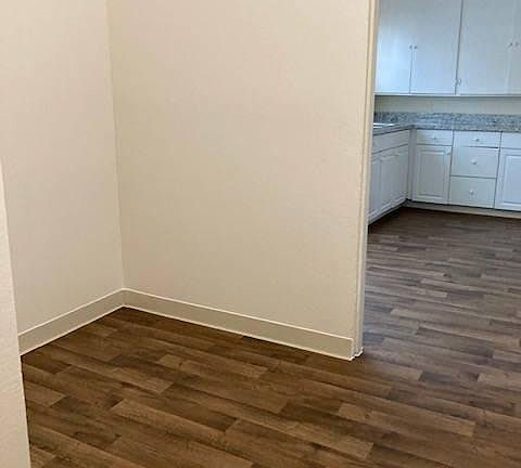 3rd image of 808 W 7th St