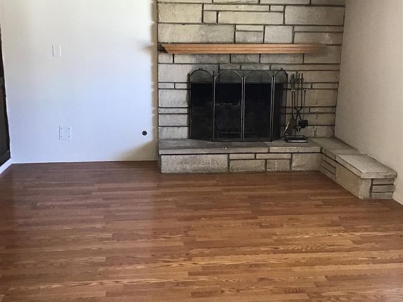 4th image of 11656 Glenworth St