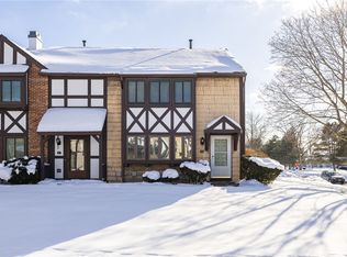 75 New Wickham Dr, Penfield, NY 14526