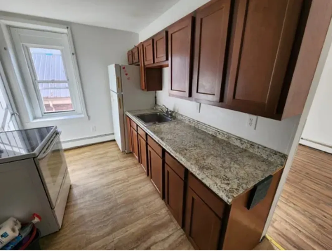 2 bed, 1000 sqft, $1,350 — Photo 2
