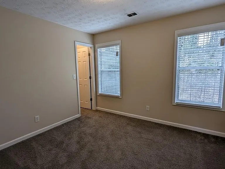 710 Suwanee Lakes Cir — Photo 20