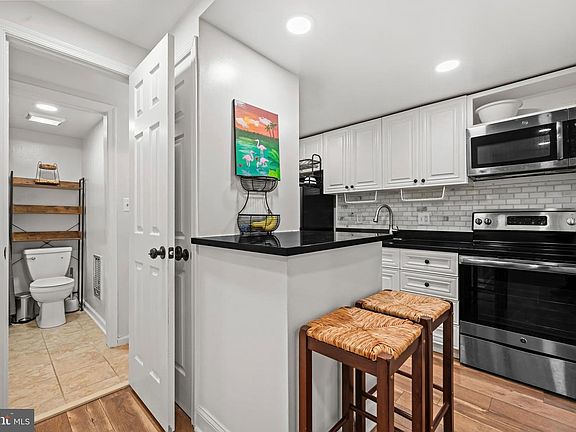 4th image of 2032 15th St NW APT 2