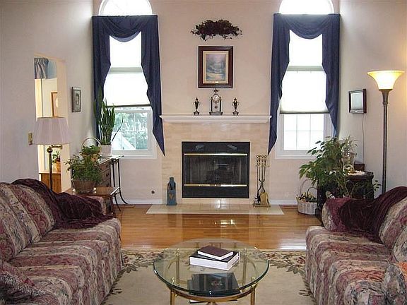 2nd image of 1112 S Parkside Dr