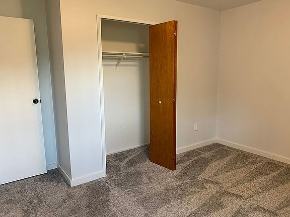 3rd image of 516 Shoreway Dr