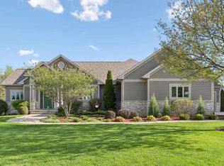 1005 Ashbury Cir, Waverly, IA 50677