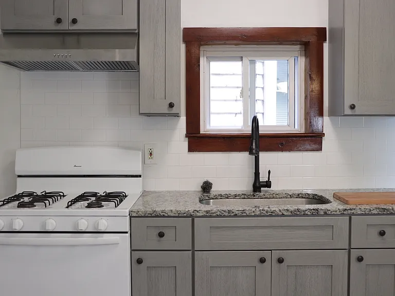 1033 Flemington St — Photo 16