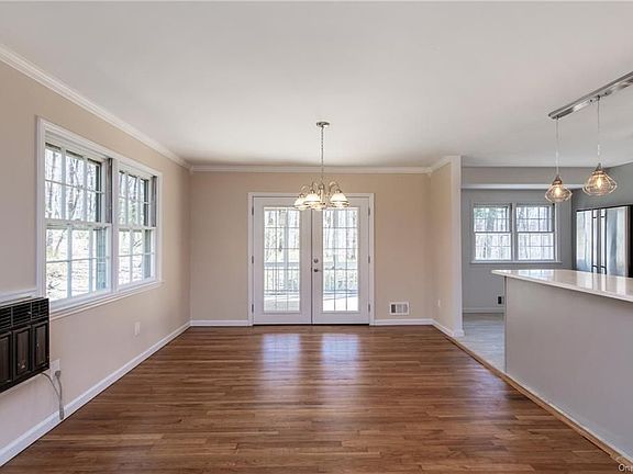 4th image of 11 Peters Ln