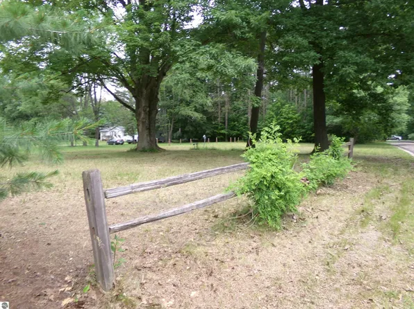 8749 Trillium, Farwell, MI 48622