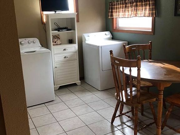 5th image of 214 Mary St
