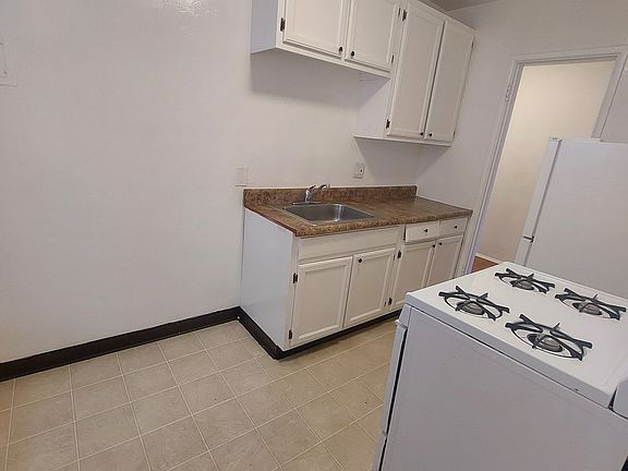 5th image of 1067 N St Andrews Pl APT 24